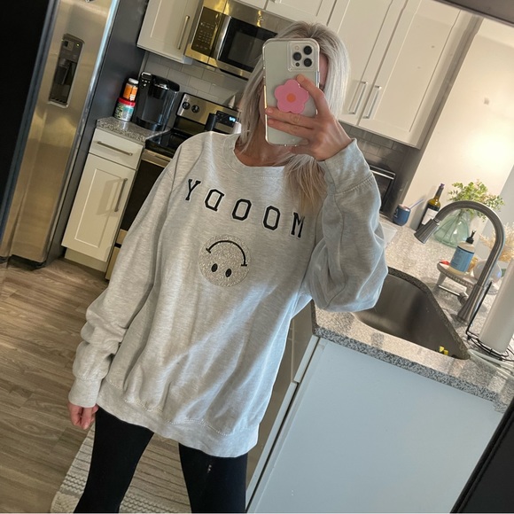 Distressed vintage oversized moody crewneck - Picture 2 of 2